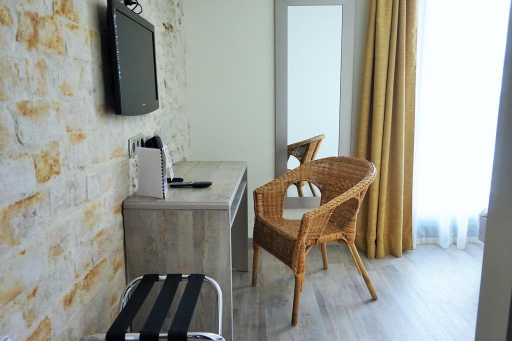 Hotel De La Couronne 2*