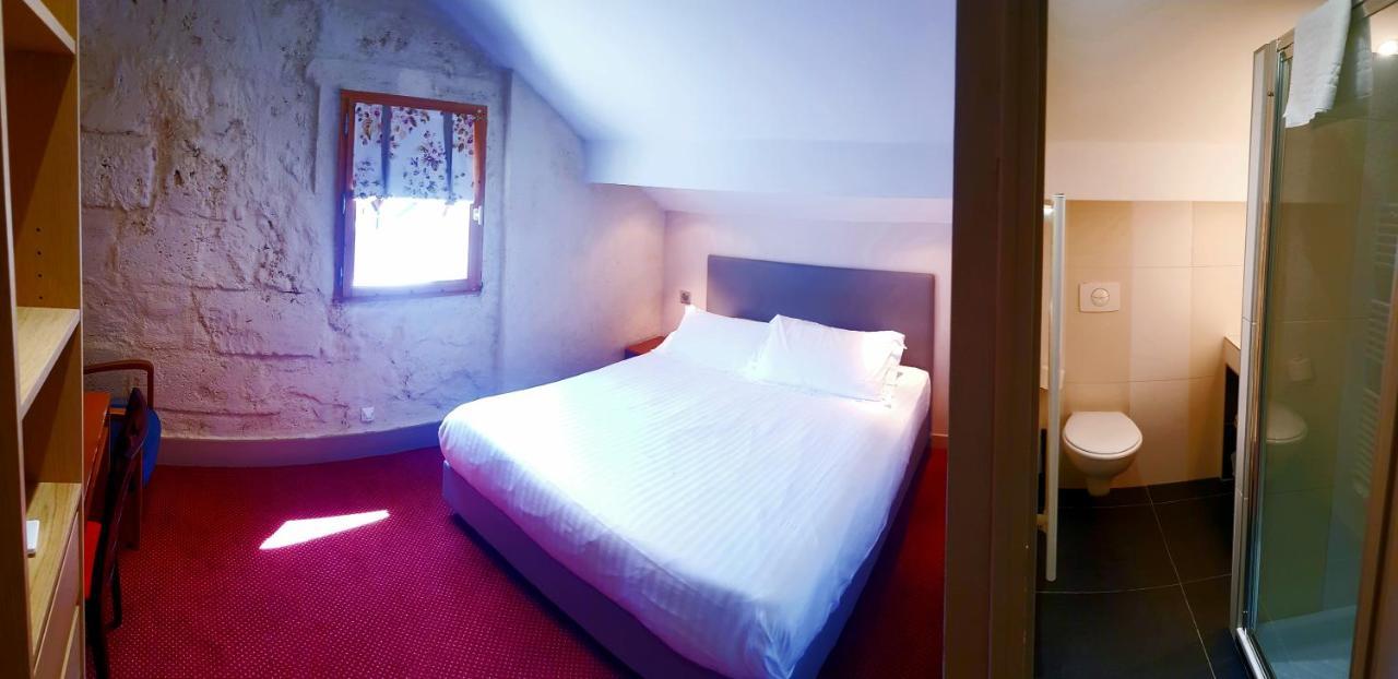 Hotel De La Couronne 2*