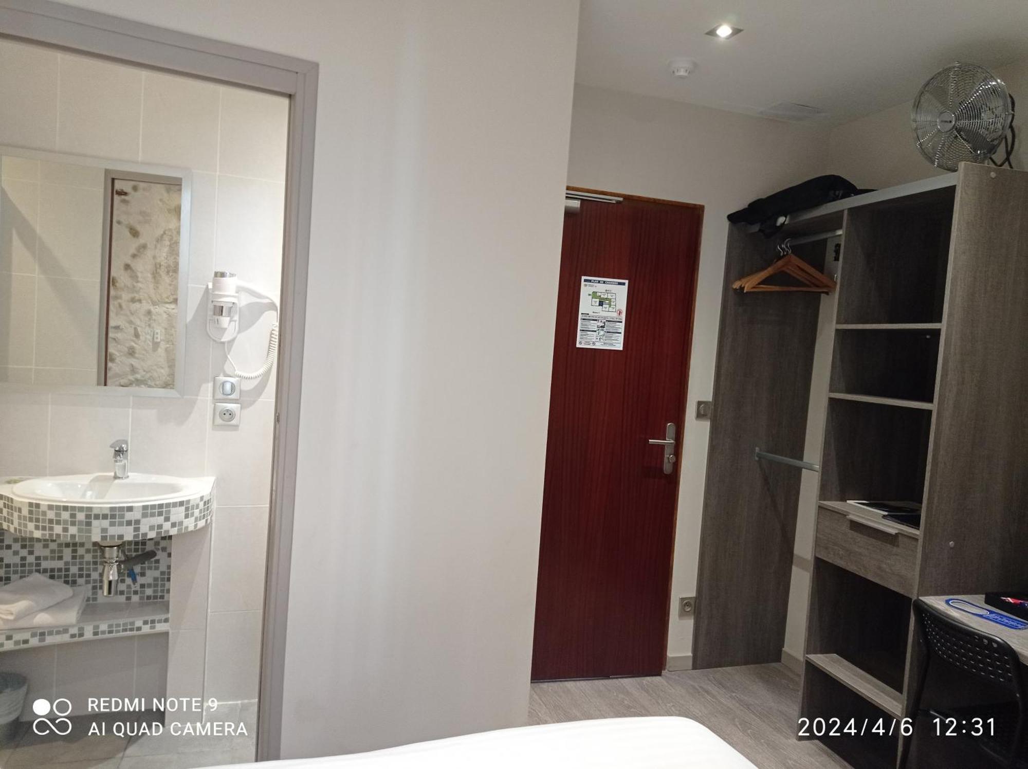 Hotel De La Couronne 2*