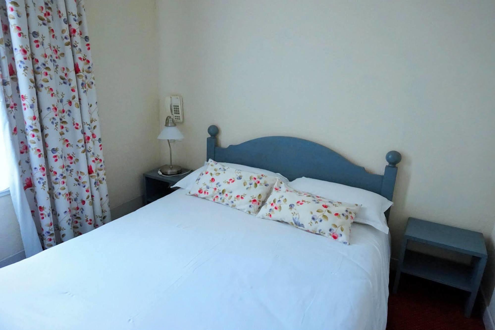 Hotel De La Couronne 2*